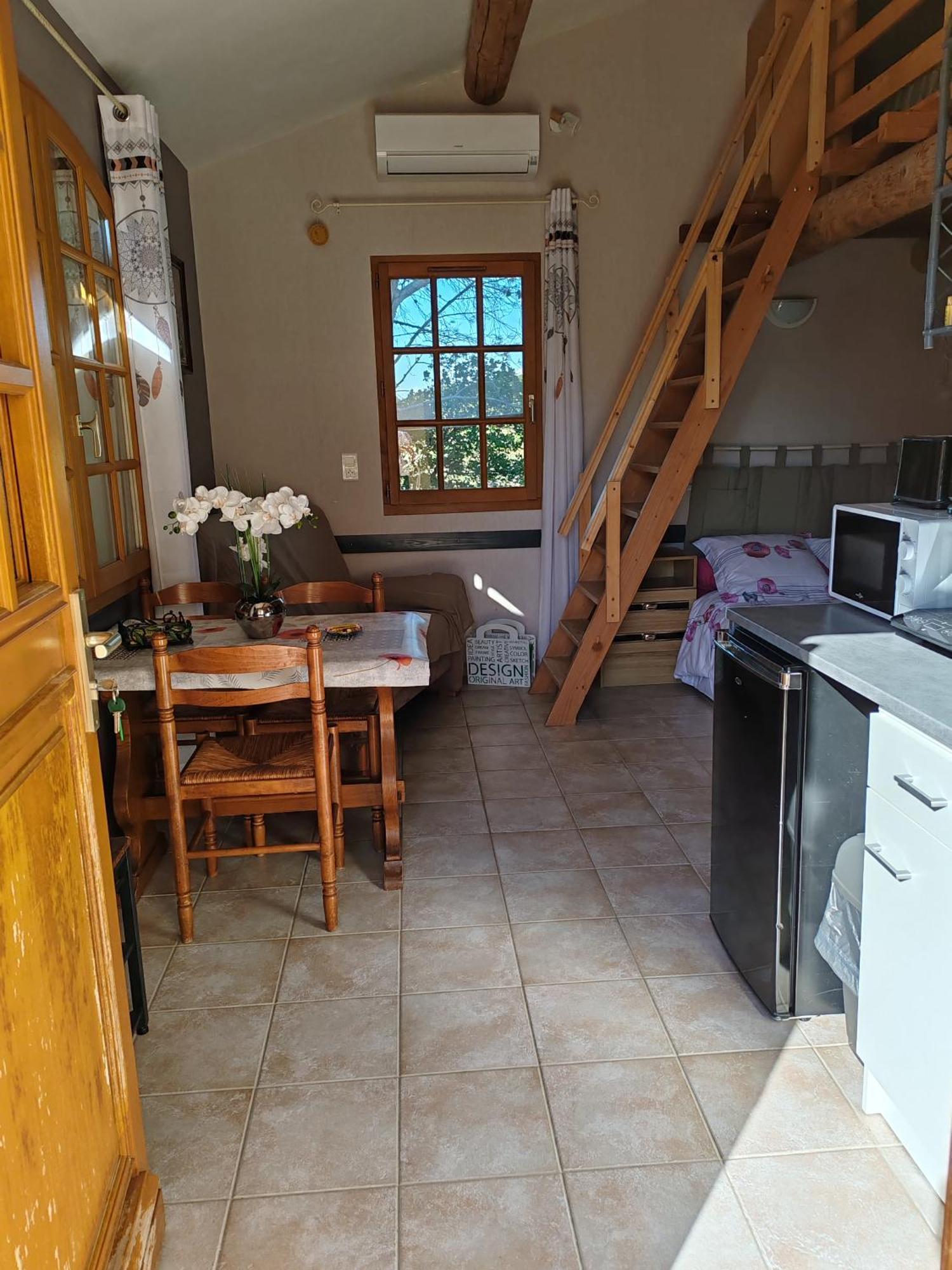Studio Meuble Independant Chez L'Habitant Uchaux Eksteriør billede
